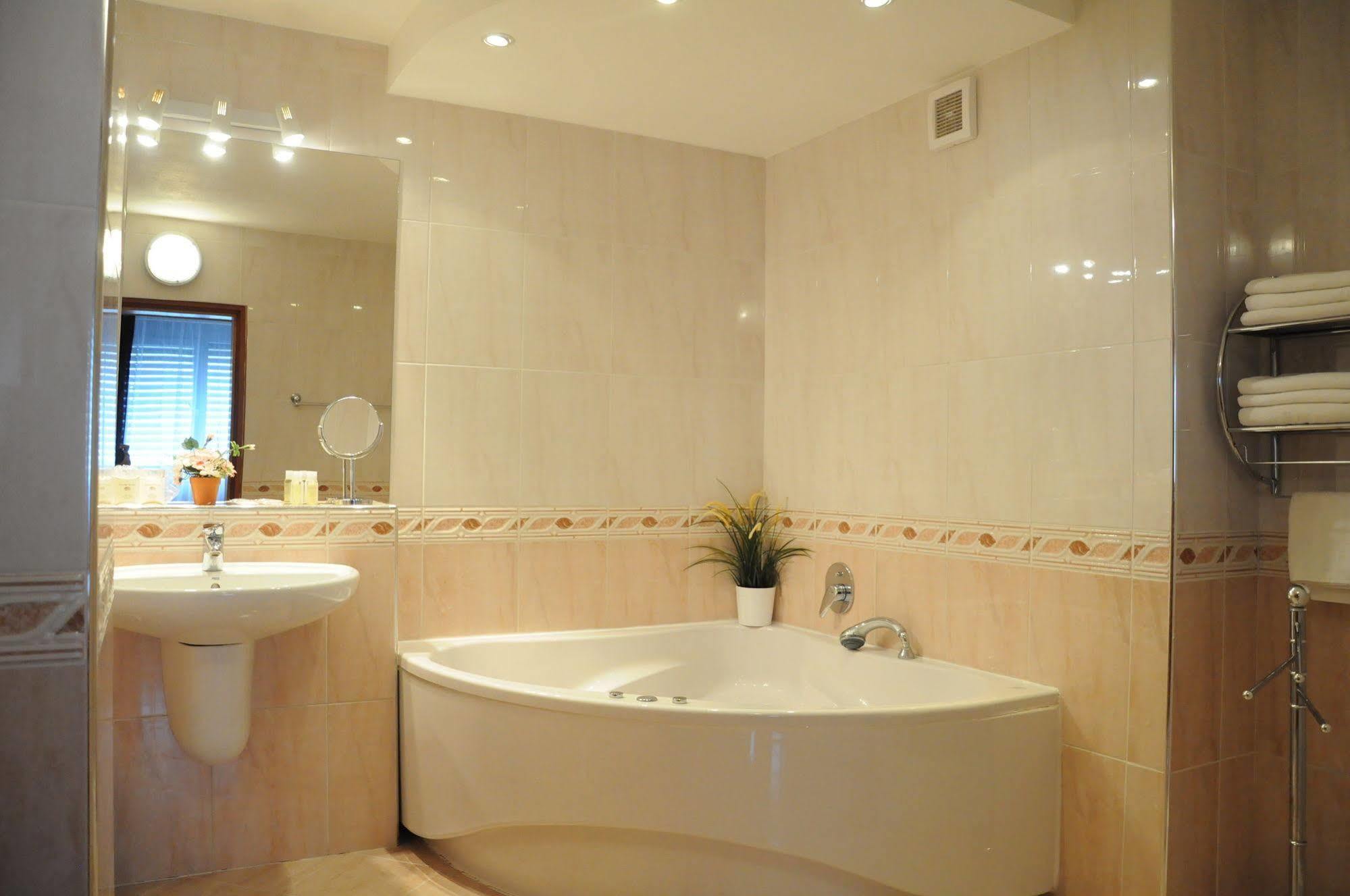 Hotel Panon Годонін Екстер'єр фото